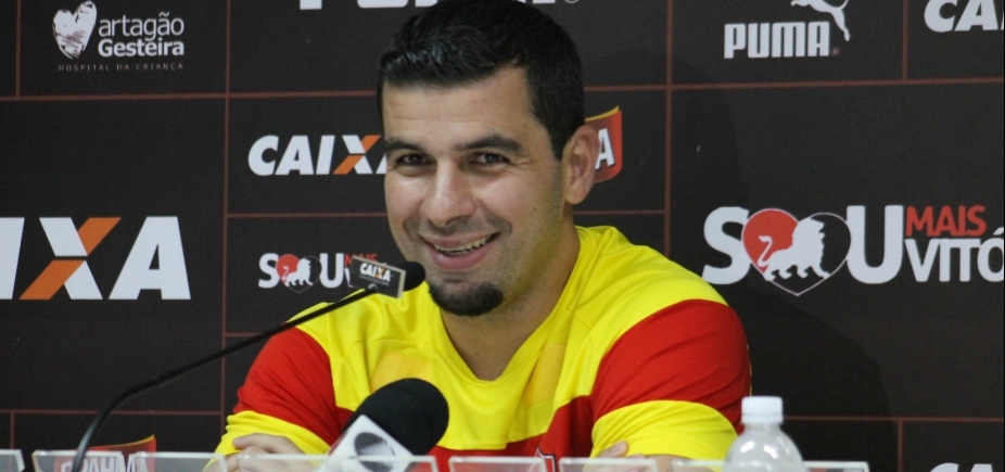 André Lima renova contrato com o Vitória por um ano
