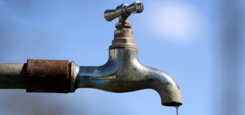 Manutenção da Embasa seca torneiras em parte da Cidade Baixa