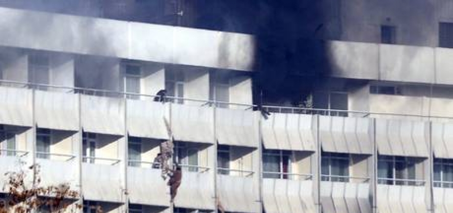 Afeganistão: 18 pessoas morrem em ataque a hotel de luxo