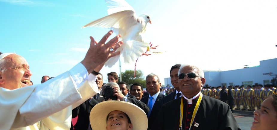 Papa pede que bispos peruanos não tenham medo de denunciar abusos