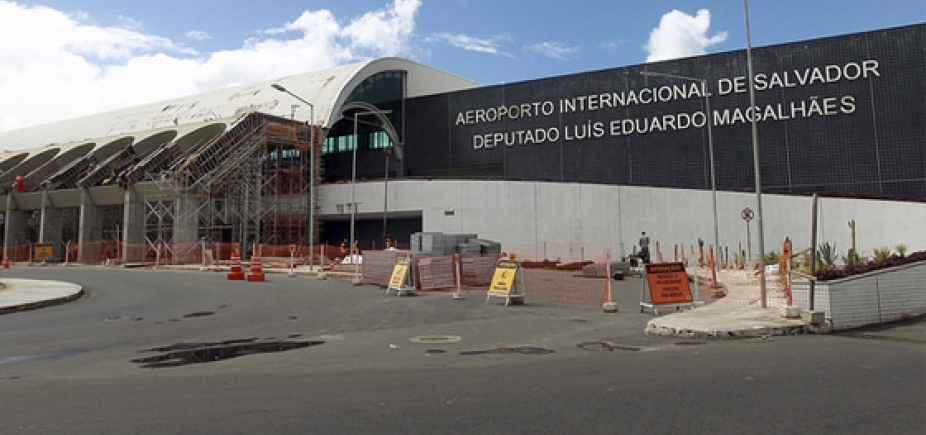 Sem energia desde 1h, aeroporto de Salvador tem manhã de caos