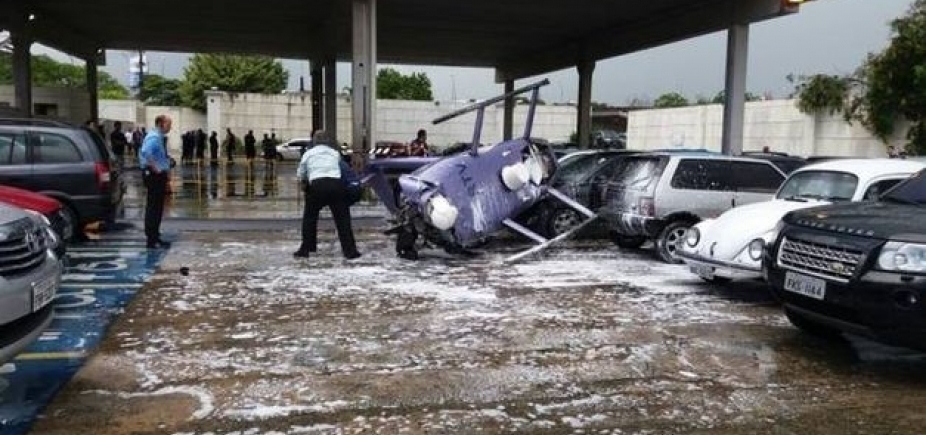Helicóptero cai sobre estacionamento de emissora de TV em São Paulo 