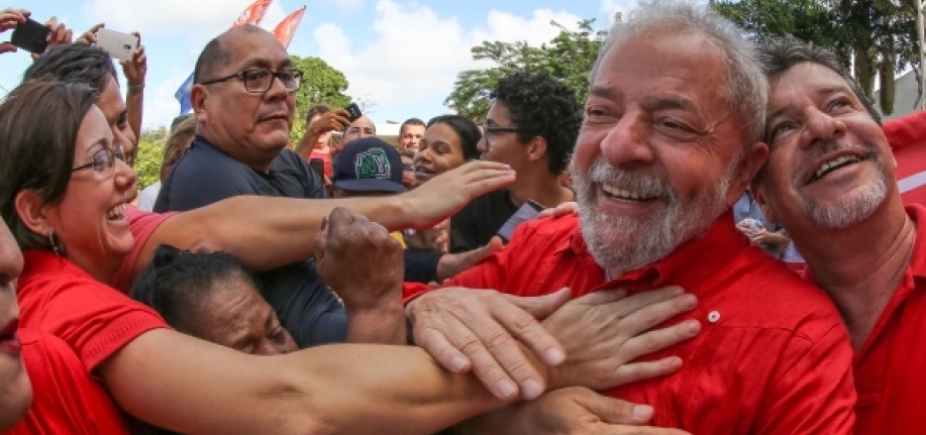 TRF-4 recebe petição para que Lula entregue passaporte
