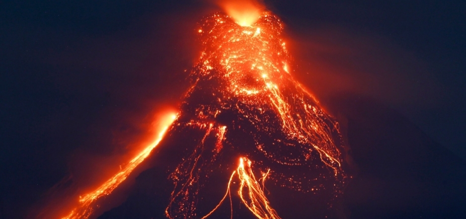 Vulcão entra em atividade nas Filipinas