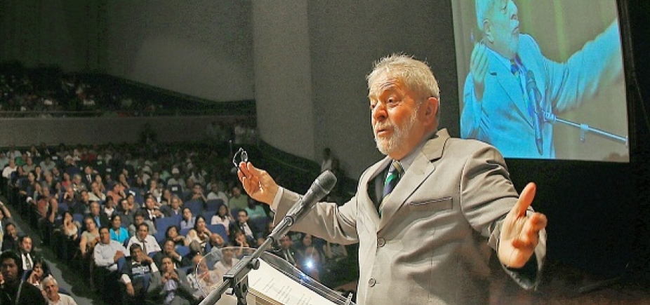 Juiz do DF proíbe Lula de sair do Brasil