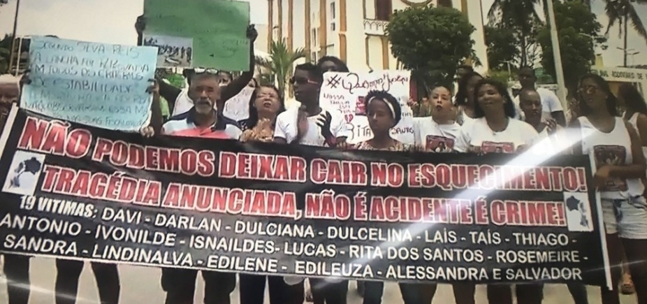 Sobreviventes e familiares de vítimas da tragédia de Mar-Grande fazem protesto em Itaparica