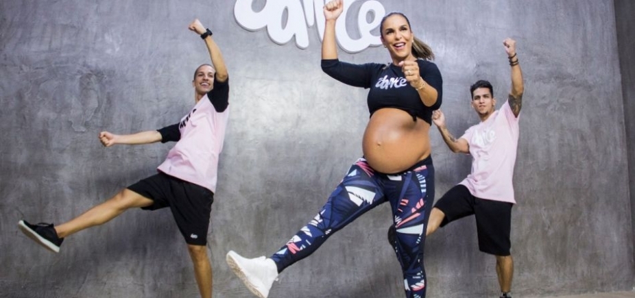 Com barrigão de fora, Ivete Sangalo lança coreografia de ‘No Groove’ com FitDance: ʹMamãe suingadaʹ