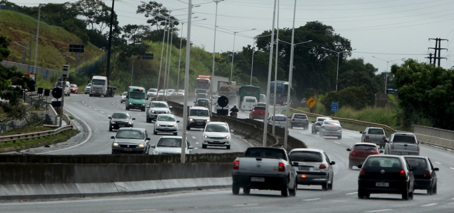 Duas pessoas morrem em acidente na BR-324
