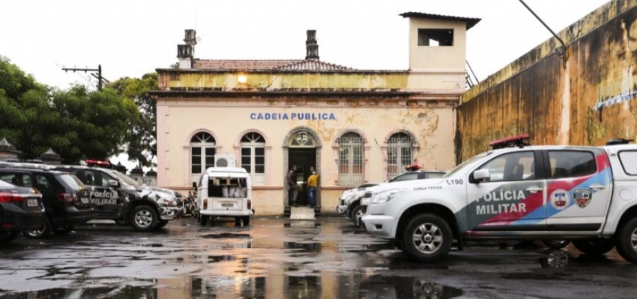 Briga entre detentos deixa 10 mortos em cadeia no Ceará