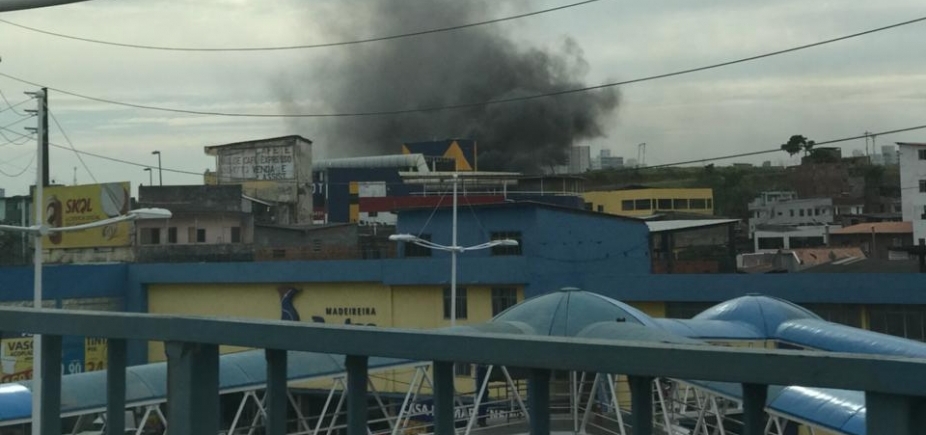 Incêndio atinge vegetação próximo à Rodoviária