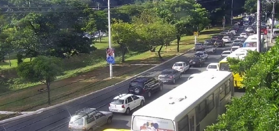 Festa de Iemanjá deixa trânsito lento nos acessos ao Rio Vermelho; veja 
