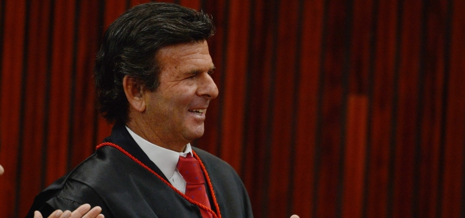 Fux assume presidência do Tribunal Superior Eleitoral