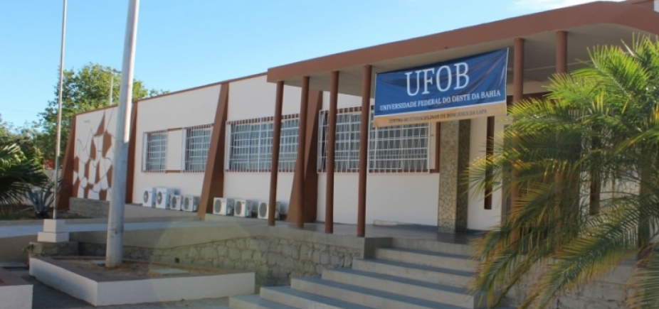 Ufob abre inscrições de concurso para professores; salários chegam a R$ 9,5 mil