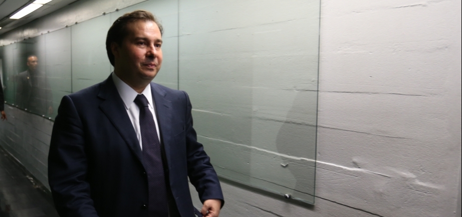 Rodrigo Maia diz que vai seguir decisão do STF para cassar Maluf