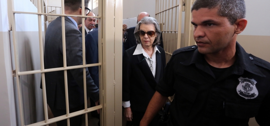 Judiciário tem ʹdébito enorme com a sociedadeʹ, diz Cármen Lúcia