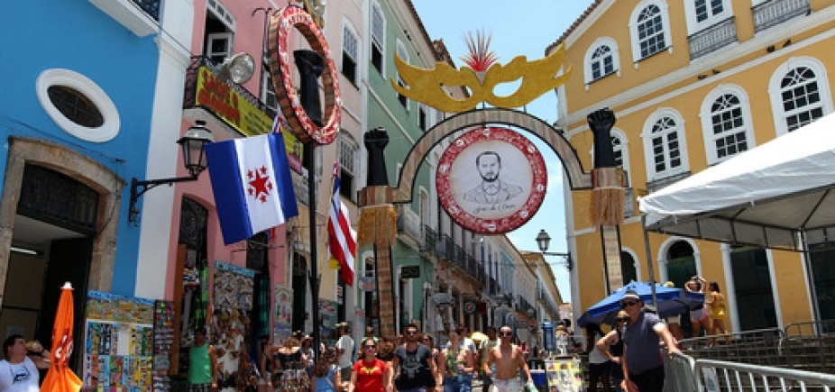 Homem é preso em flagrante ao agredir esposa em circuito do Carnaval