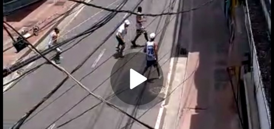 Torcidas organizadas entram em confronto na Baixa dos Sapateiros; veja vídeo