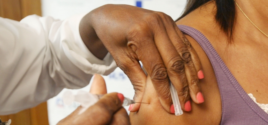 Vacinação fracionada contra febre amarela tem início nesta segunda na Bahia