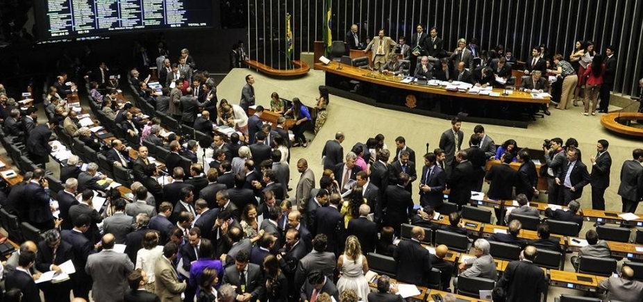 Intervenção suspende votação de 99 PECs na Câmara
