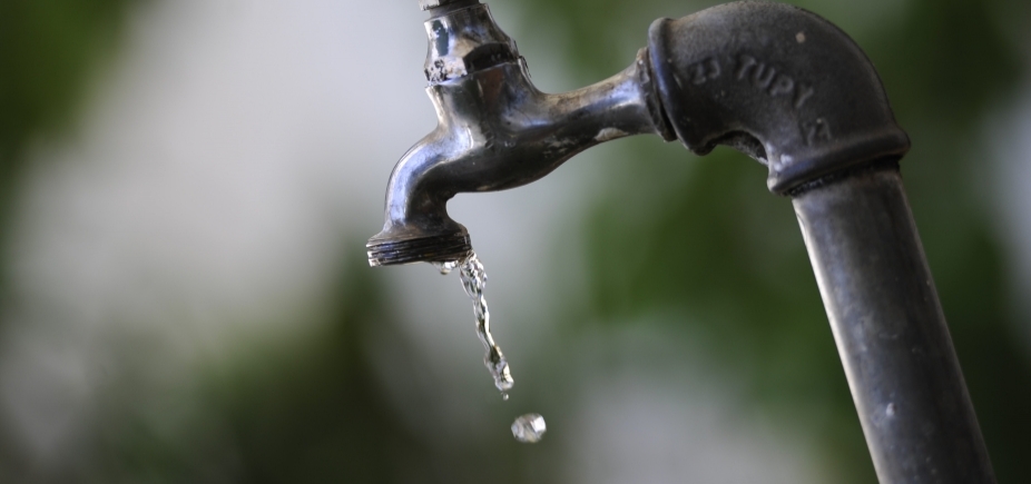 Obra em adutora da Embasa deixa moradores de 43 localidades sem água; veja