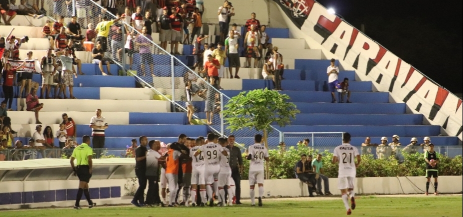 Vitória vence Jacuipense por 1 a 0 em jogo com apagão