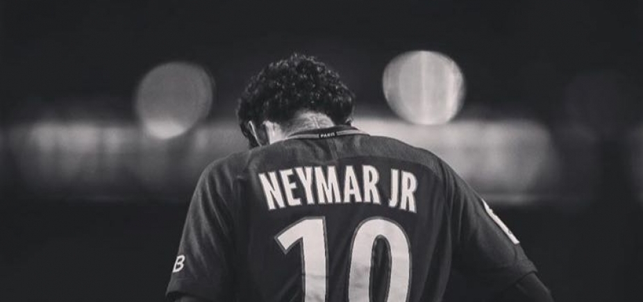 Neymar posta foto para mostrar recuperação de tornozelo