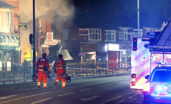 Cinco pessoas morrem em explosão de prédio na Inglaterra