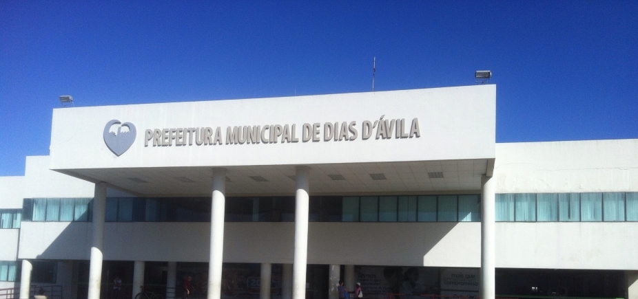 Dias DʹÁvila: Homem ameaça se incendiar para cobrar dívida da prefeitura 