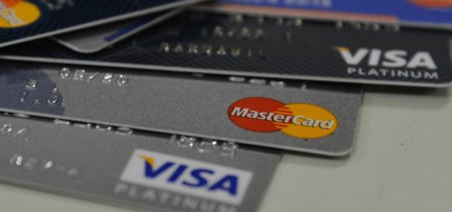 Homem é preso por compras na internet com cartões de clientes de loja