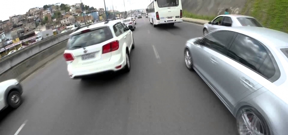 Avenida Heitor Dias tem retenção por atropelamento de cavalo; veja