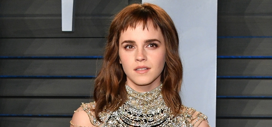 Emma Watson tatua frase de movimento contra assédio com erro de grafia