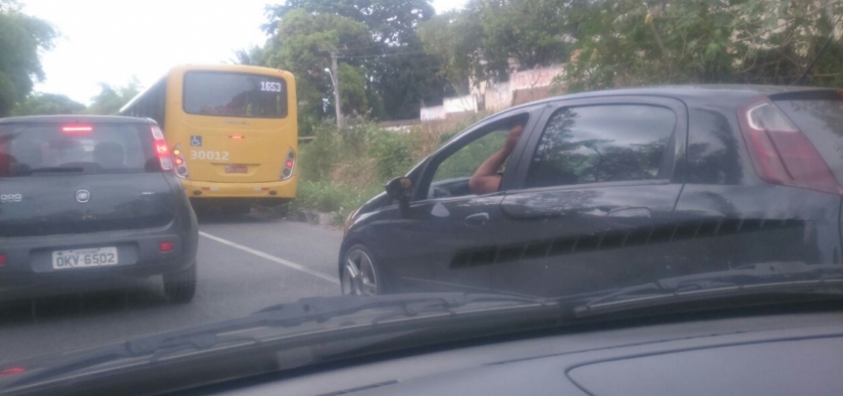 Estrada do Derba tem extenso engarrafamento nesta manhã; veja trânsito 