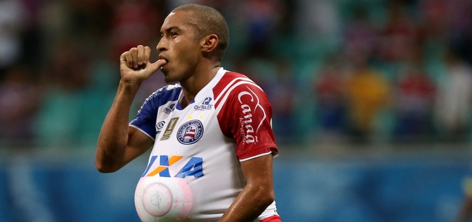 Nino fala de ʹestreia com pé esquerdoʹ e comemora golaço contra o Jequié