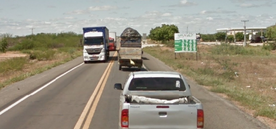 Quadrilha explode carro-forte na BR-407, em Juazeiro