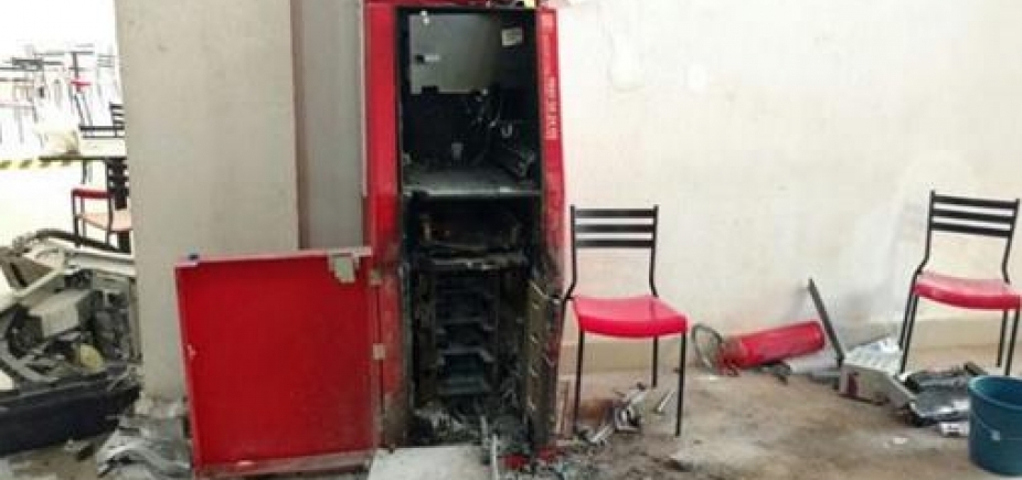 Grupo invade shopping e arromba caixa eletrônico no oeste da Bahia