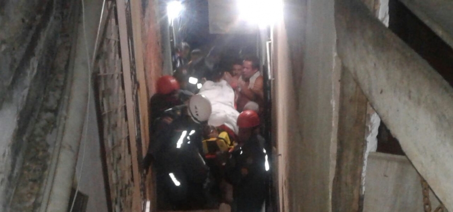Mulher fica soterrada após laje desabar em São Caetano