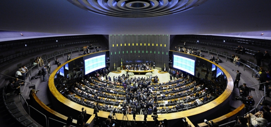  Senado aprova quarentena de 3 anos para ex-juízes e ex-procuradores advogarem 