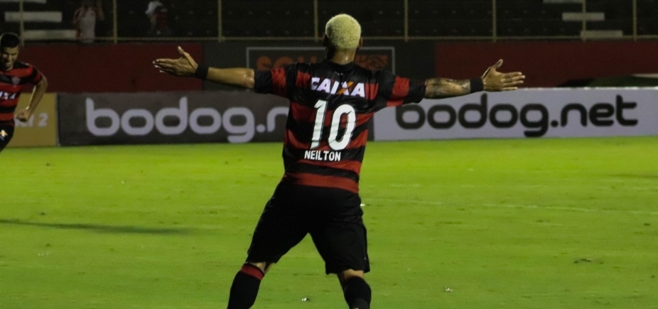 Neilton marca três, Vitória faz 3 a 0 no Bragantino e avança na Copa do Brasil