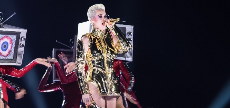 Bandidos quase deixam Katy Perry sem roupa 