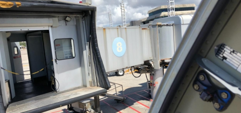 Passageiros reclamam de mau funcionamento de fingers no aeroporto