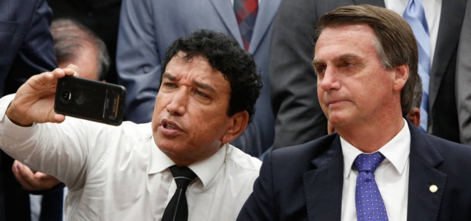Bolsonaro oferece vaga de vice ao PR