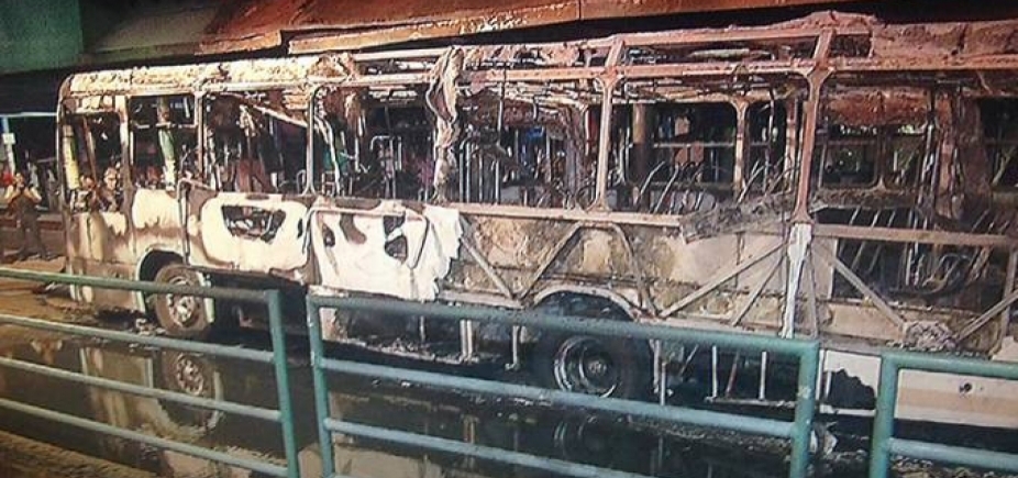 Três morrem e cinco ônibus são incendiados durante atentados em Fortaleza