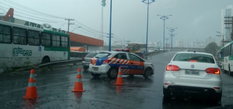 Com protesto e chuvas, Salvador tem longos congestionamentos; veja