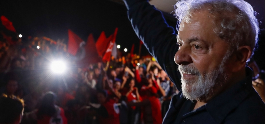 Delegado que atendeu ocorrência com caravana de Lula é afastado do cargo