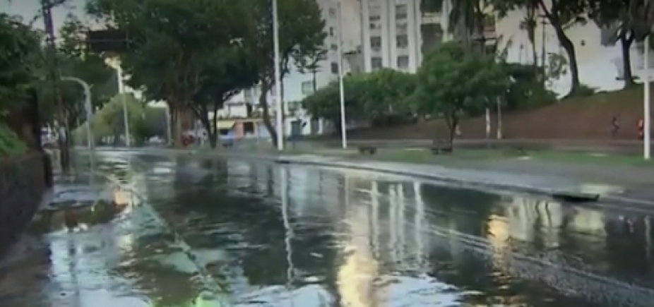 Vazamento de água gera intensidade na Avenida Centenário; veja trânsito 