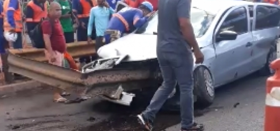 Colisão entre dois carros deixa um morto na Avenida Paralela 