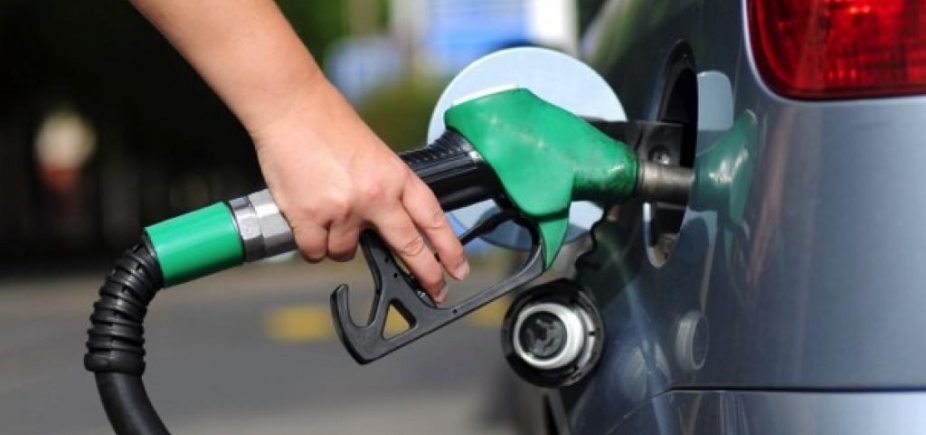 Preço da gasolina volta a subir e encerra março em R$ 4,20, diz ANP