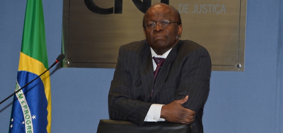 Joaquim Barbosa deve se filiar ao PSB nesta sexta, diz presidente da legenda