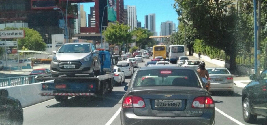 Engarrafamento na Avenida Paralela sentido Centro; confira o trânsito