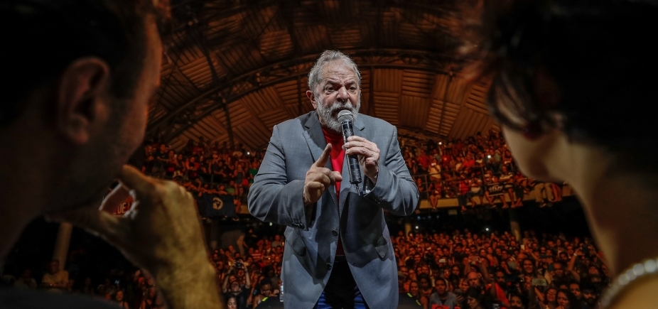 Grupo do PT fala em ʹrebeliãoʹ e corrente humana para proteger Lula 